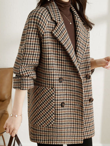 Stylish Women's Checkered Jacket - Trendy Design
