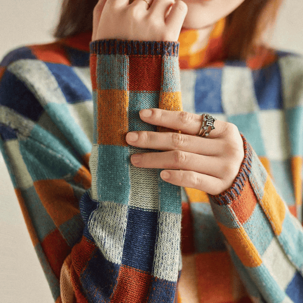 Luxurious Cashmere Turtleneck Sweater with Stylish Patchwork Design