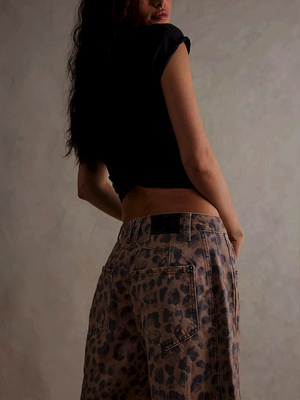 Stylish Leopard Print Barrel Jeans - Trendy Casual Wear
