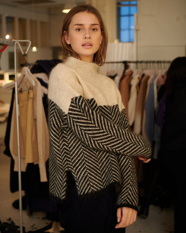 Luxurious Casual Cashmere Sweater for Women