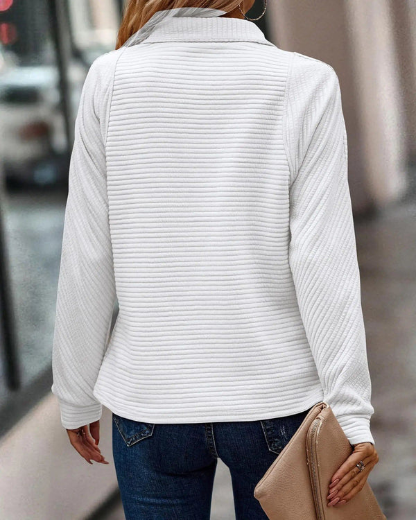 Cozy Autumn Zip-Up Sweater with Ribbed Design